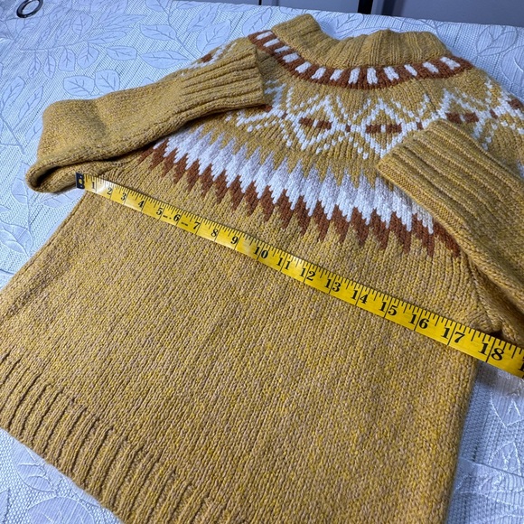 American Eagle Outfitters Yellow Geometric Sweater - Picture 3 of 7